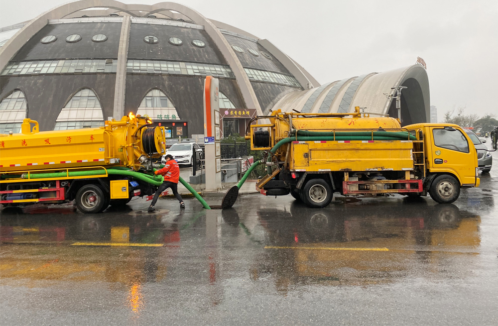 271沿河商场管道清淤